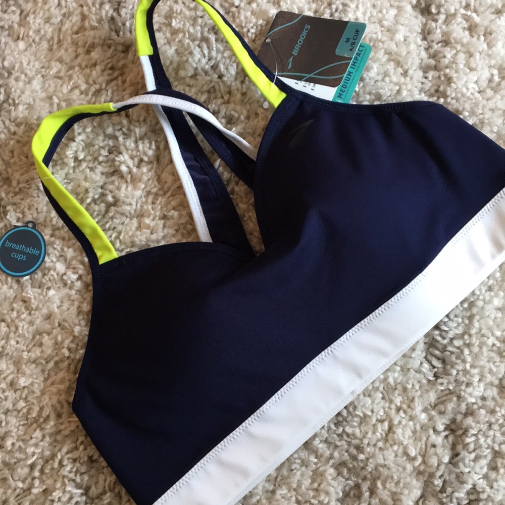 NWT- Brooks Uprise Crossback Sports Bra
